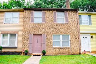 7526 Holly Grove Ct, Charlotte, NC 28227