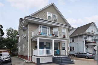 21 Farragut Ave, Cranston, RI 02905