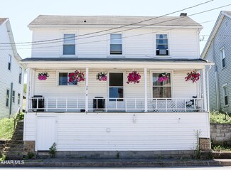 4030 Cortland Dr, New Paris, PA 15554