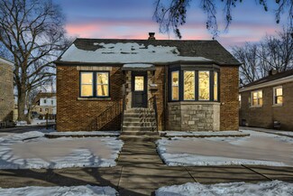 2253 S 9th Ave, Riverside, IL 60546