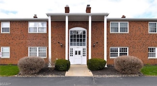 2854 Pease Dr, Rocky River, OH 44116