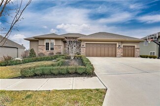9323 Pinnacle St, Lenexa, KS 66220
