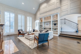 7806 Glen Albens Cir, Dallas, TX 75225