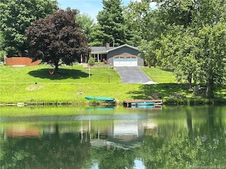 5005 E Shoreline Dr, Floyds Knobs, IN 47119