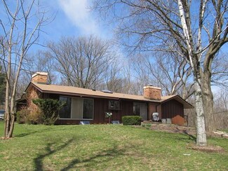 127 Turkey Run Rd, Trout Valley, IL 60013