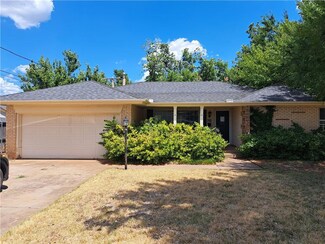 6408 Briarwood Ln, Nichols Hills, OK 73116