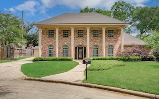 11022 Riverview Dr, Houston, TX 77042