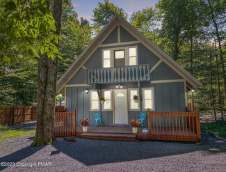5476 Woodland Ave, Pocono Pines, PA 18350