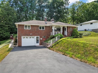 107 Huntshill Rd, Syracuse, NY 13209