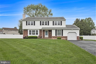 1075 Oakwood Dr, Warminster, PA 18974