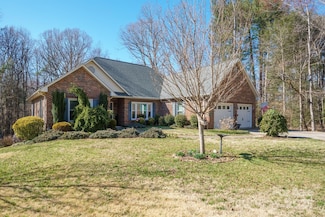 141 Spring St, Hudson, NC 28638