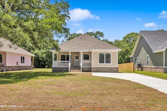 1415 Mantou St, Pascagoula, MS 39567