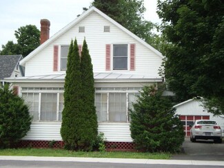 18 Pratt St, Rouses Point, NY 12979