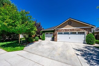 6850 W Oak Ave, Fresno, CA 93722