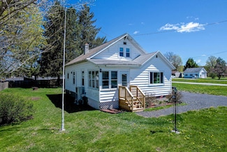 652 York St, Poultney, VT 05764