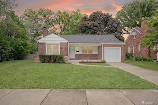 2368 Allard Ave, Grosse Pointe Woods, MI 48236