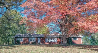 902 SE 12th St, Oak Grove, MO 64075