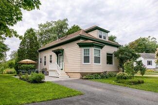 11 Wilton Ln, Cape Elizabeth, ME 04107