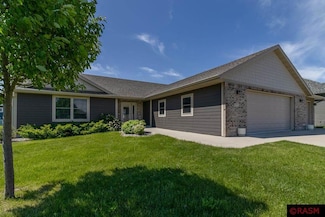 1933 1933 Lexington Ln, North Mankato, MN 56003