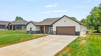 10896 Country Aire Meadows Ct, Holts Summit, MO 65043