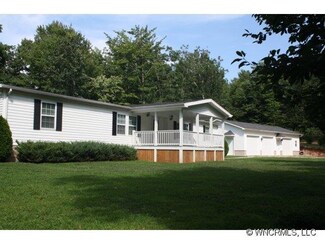 119 Grant Ln, Saluda, NC 28773