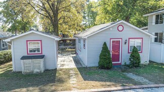 5784 E Golden Hills Dr, Monticello, IN 47960
