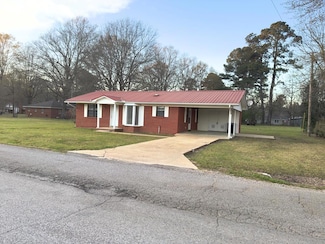 409 E Clay St, Bruce, MS 38915