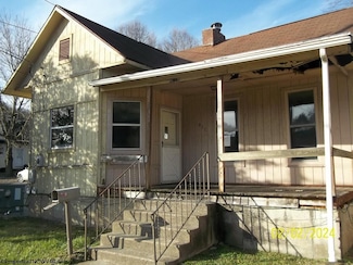832 W 2nd St, Weston, WV 26452