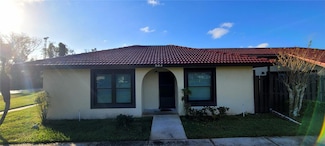 563 Hunter Cir, Kissimmee, FL 34758