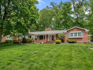 110 Frontenac Forest St, Frontenac, MO 63131
