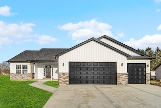 169 E 1st St, Manteno, IL 60950