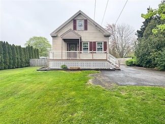 594 Metacom Ave, Bristol, RI 02809