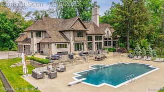 26377 Willowgreen Dr, Franklin, MI 48025