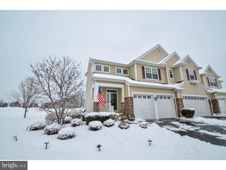 2912 Green Ct, Easton, PA 18040