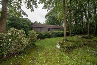 324 Evergreen Ln, Acme, PA 15610
