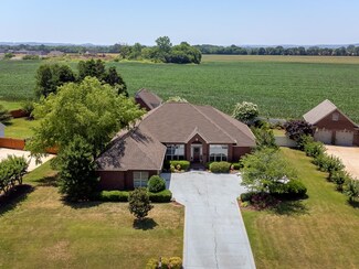 1803 Brentwood, Muscle Shoals, AL 35661