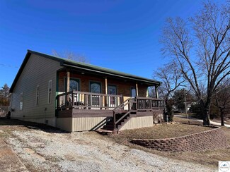 31372 Pebble Ave, Warsaw, MO 65355
