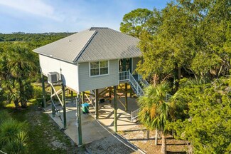 16390 Hodges Ave, Cedar Key, FL 32625