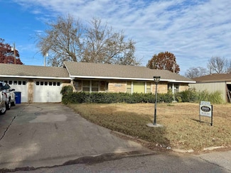 2207 2207 W Holly Ave, Duncan, OK 73533