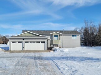 4240 Crescent Ridge Rd, Bismarck, ND 58503