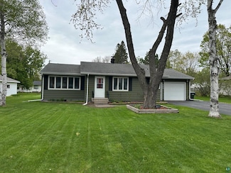 706 28th St, Cloquet, MN 55720
