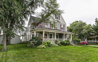 409 S Grandview Ave, Dubuque, IA 52003