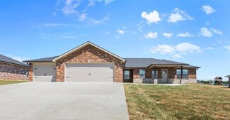 752 W Deerwood Dr, Jackson, MO 63755