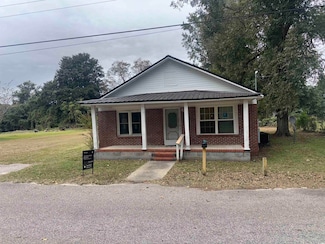 106 Raeford St, Mullins, SC 29574