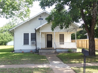 413 Paulus St, Schulenburg, TX 78956