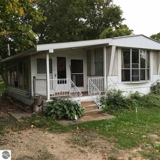 2553 Elm St, Central Lake, MI 49622