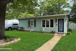 213 Laurel Dr, Bayville, NJ 08721