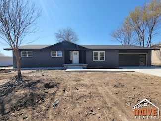 624 Briar Hill Dr, Garden City, KS 67846