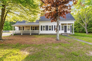 92 N Main St, Raynham, MA 02767