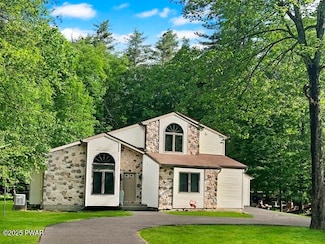 1119 Mink Ct, Lehman Township, PA 18324